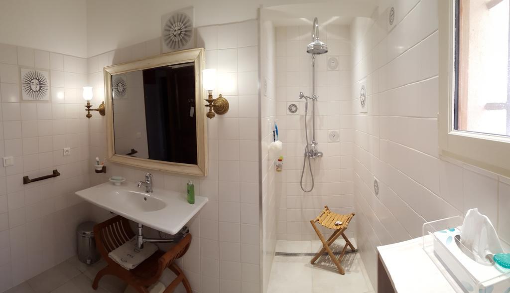 Lamanderie En Provence Bed & Breakfast Alleins Rom bilde