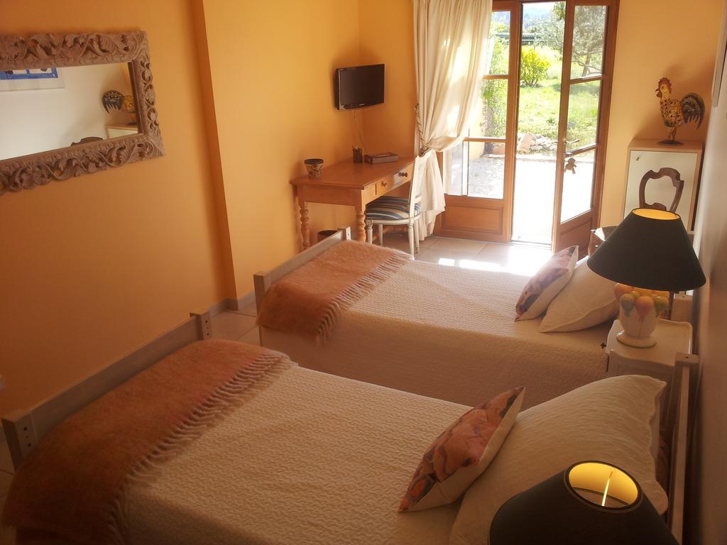 Lamanderie En Provence Bed & Breakfast Alleins Rom bilde